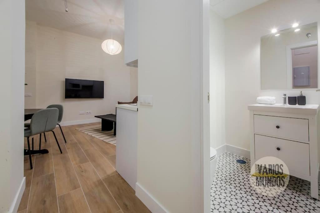 Cozy Y Centrico Apt Para 6Pax En Plaza Del Carmen E2 Madrid Ngoại thất bức ảnh