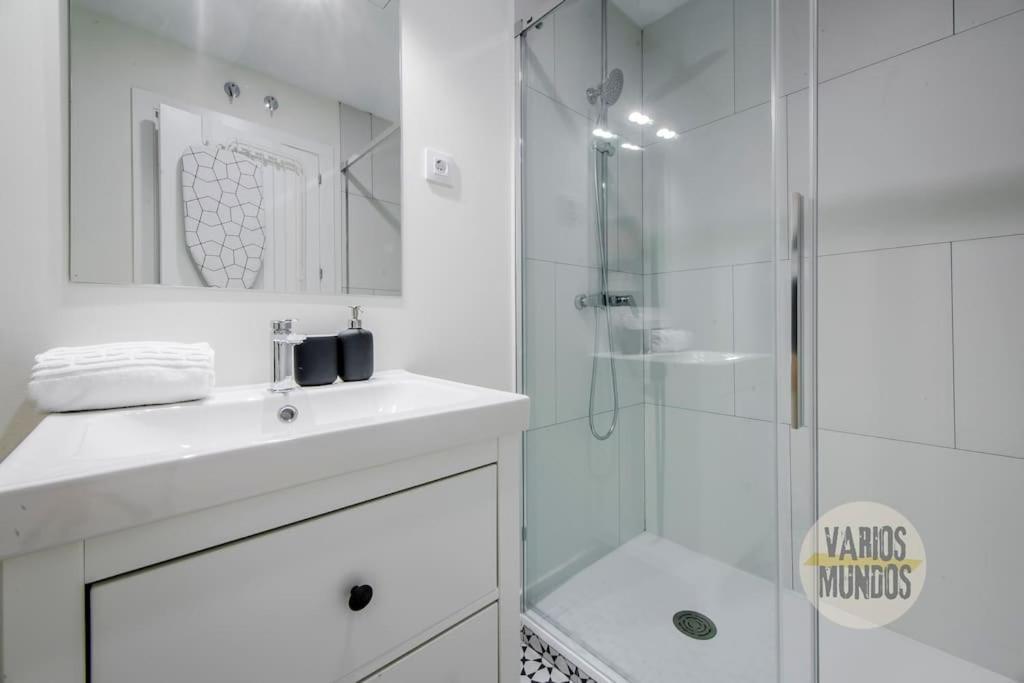 Cozy Y Centrico Apt Para 6Pax En Plaza Del Carmen E2 Madrid Ngoại thất bức ảnh